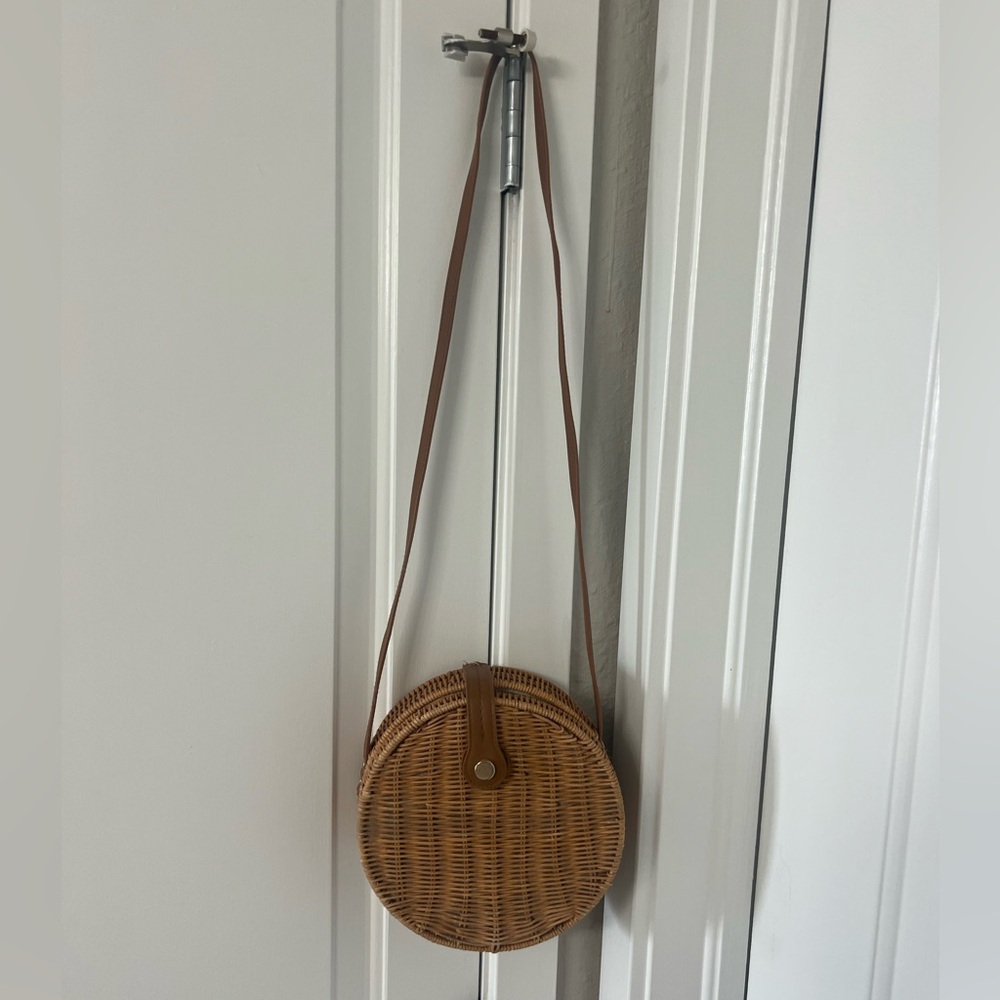 Crossbody Circle Wicker Purse - Zara